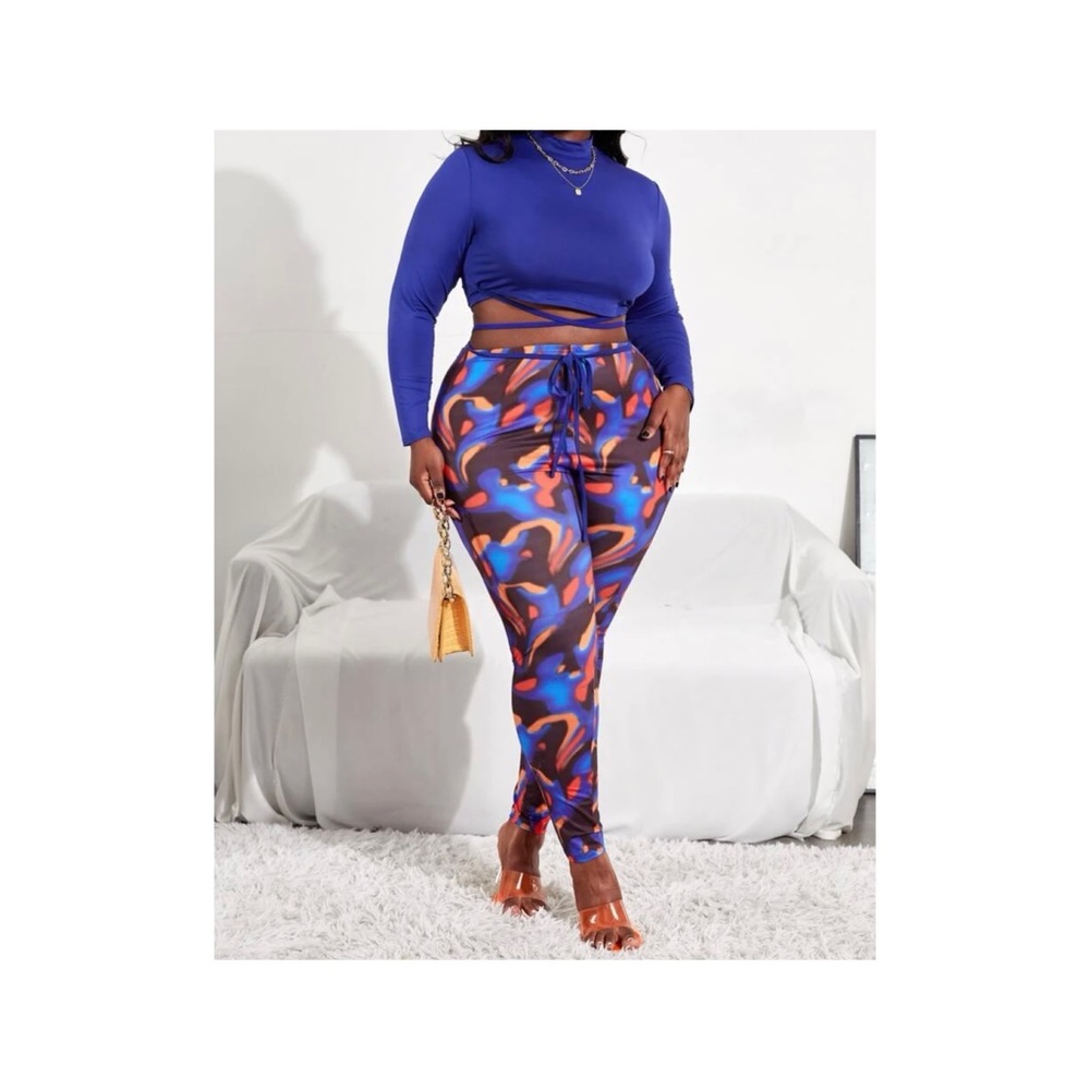 Mock Neck Crisscross Knot Front Crop Top Tee & Graphic Print Leggings Set